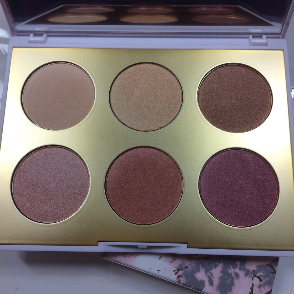Electric wonder blush palette